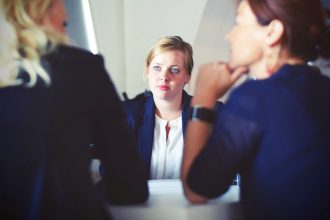 Parler de son ancienne boîte dans un entretien d’embauche: nos conseils